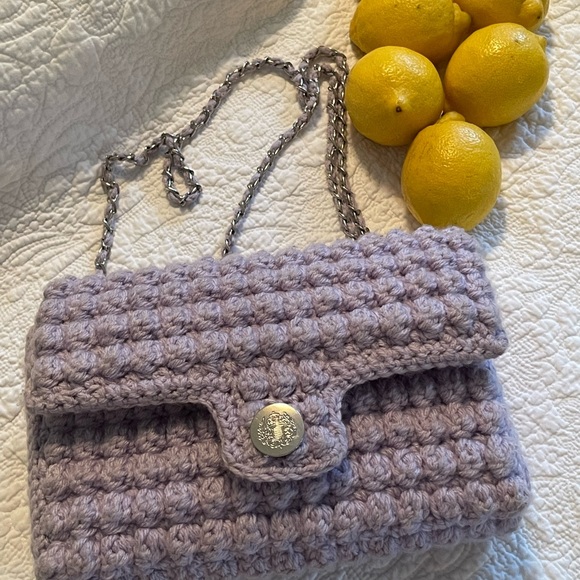 Ophelia Grey - Classica Lilac 💜
A handmade work of art
7 X 10 X 3 inches - Picture 3 of 7